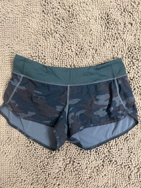 Lululemon speed up, size 8, 2.5 in inseam, mid rise, good condition